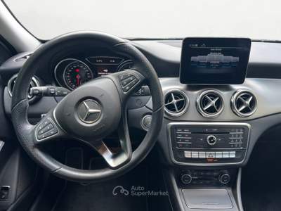 Mercedes-Benz GLA 180 Premium auto KM 30.300 Nero usata Nola