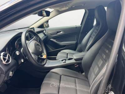 Mercedes-Benz GLA 180 Premium auto KM 30.300 Nero usata Nola