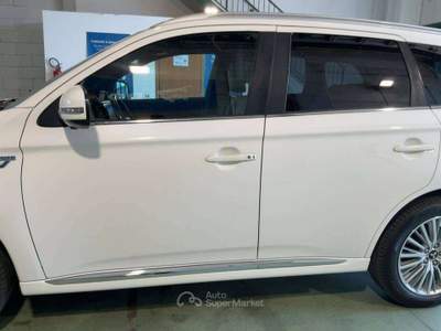Mitsubishi Outlander Outlander III 2018 phev 2.4 Diamond 4wd my20 PLUG IN IBRIDO BENZINA PERFETTA Bianco usata Sesto San Giovanni