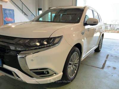 Mitsubishi Outlander Outlander III 2018 phev 2.4 Diamond 4wd my20 PLUG IN IBRIDO BENZINA PERFETTA Bianco usata Sesto San Giovanni