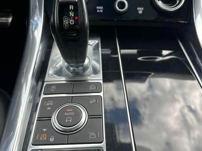 Land Rover Range Rover Sport motore sostituto con a 174,000 km auto con circa 10,000 Nero usata Atella