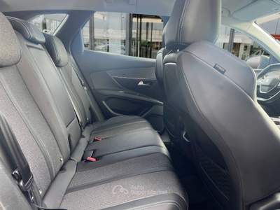 Peugeot 3008 1.5 bluehdi Allure Pack 130cv AUTOM CON CARPLAY Nero usata Latina