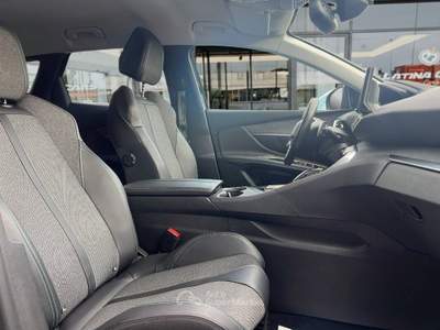 Peugeot 3008 1.5 bluehdi Allure Pack 130cv AUTOM CON CARPLAY Nero usata Latina