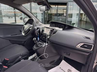 Lancia Ypsilon 1.0 firefly hybrid Gold s&s 70cv CON CARPLAY Grigio usata Latina