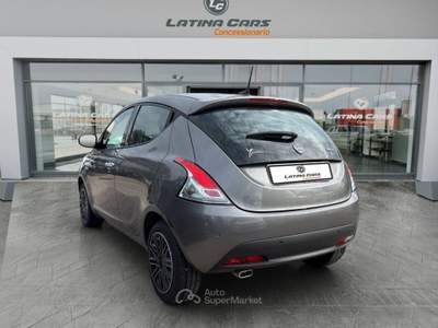 Lancia Ypsilon 1.0 firefly hybrid Gold s&s 70cv CON CARPLAY Grigio usata Latina