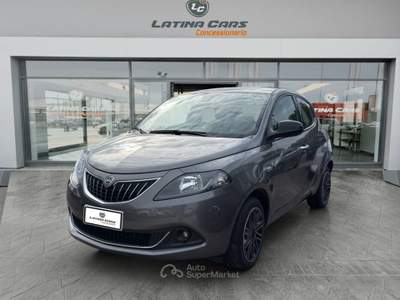 Lancia Ypsilon 1.0 firefly hybrid Gold s&s 70cv CON CARPLAY Grigio usata Latina