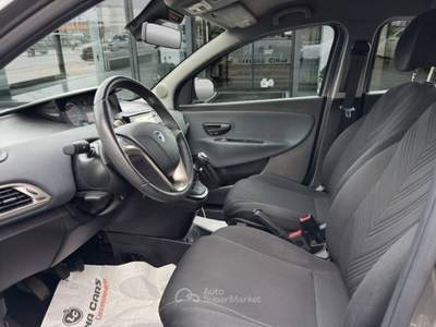 Lancia Ypsilon 1.0 firefly hybrid Gold s&s 70cv CON CARPLAY Grigio usata Latina