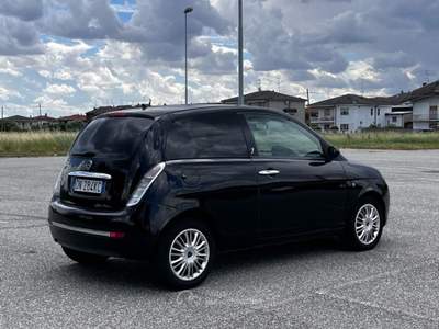 Lancia Ypsilon neopatentati solo 105000 km Nero usata Trecate