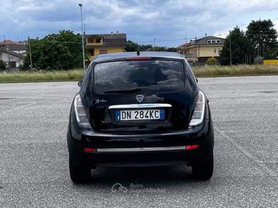 Lancia Ypsilon neopatentati solo 105000 km Nero usata Trecate
