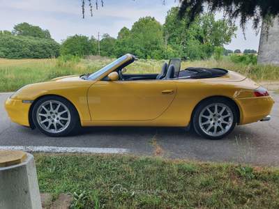 Porsche 911 (996) Carrera 2 cabrio Giallo usata CASALPUSTERLENGO