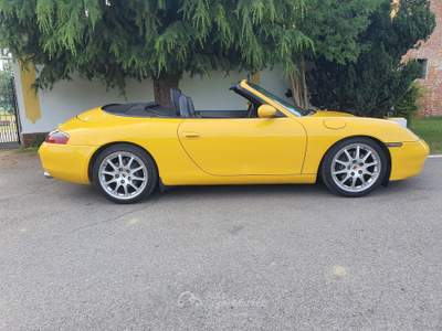 Porsche 911 (996) Carrera 2 cabrio Giallo usata CASALPUSTERLENGO