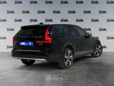 Volvo V60 Cross Country 2.0d b4 197CV Autom. AWD Plus (MHEV) - GANCIO TRAINO Nero usata Ravenna