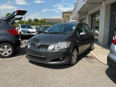 Toyota Auris benzina Neopatentati usata Chiarano