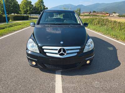 Mercedes-Benz Classe B MERCEDES B180 METANO AUTOMATICO"OK NEOPATENTATI" usata Brescia