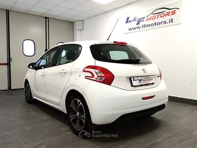 Peugeot 208 1.2 12V VTi 82cv Active Bianco usata Giugliano in Campania