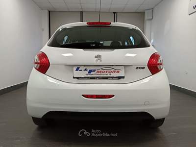 Peugeot 208 1.2 12V VTi 82cv Active Bianco usata Giugliano in Campania