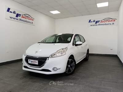 Peugeot 208 1.2 12V VTi 82cv Active Bianco usata Giugliano in Campania