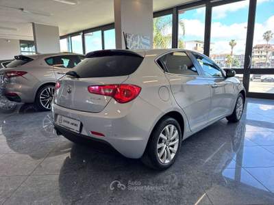 Alfa Romeo Giulietta 1.6 jtdm 105cv Distinctive Bizona Bluetooth Pdc Grigio usata Giugliano in Campania