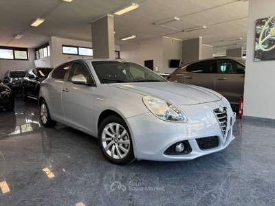 Alfa Romeo Giulietta 1.6 jtdm 105cv Distinctive Bizona Bluetooth Pdc Grigio usata Giugliano in Campania