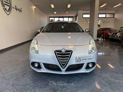 Alfa Romeo Giulietta 1.6 jtdm 105cv Distinctive Bizona Bluetooth Pdc Grigio usata Giugliano in Campania