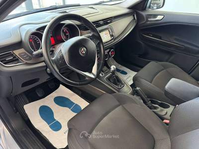 Alfa Romeo Giulietta 1.6 jtdm 105cv Distinctive Bizona Bluetooth Pdc Grigio usata Giugliano in Campania