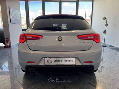 Alfa Romeo Giulietta 1.6 jtdm 105cv Distinctive Bizona Bluetooth Pdc Grigio usata Giugliano in Campania
