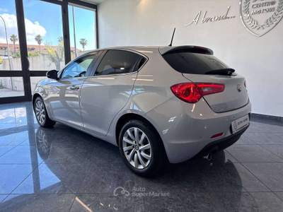 Alfa Romeo Giulietta 1.6 jtdm 105cv Distinctive Bizona Bluetooth Pdc Grigio usata Giugliano in Campania