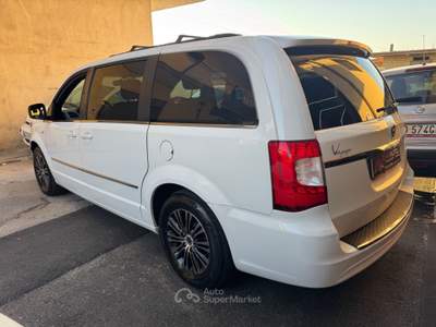 Lancia Voyager Platinum 177 CV Bianco usata Giugliano in Campania
