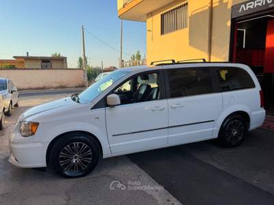 Lancia Voyager Platinum 177 CV Bianco usata Giugliano in Campania