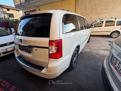 Lancia Voyager Platinum 177 CV Bianco usata Giugliano in Campania