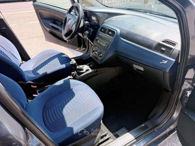 Fiat Grande Punto Grande Punto 5p 1.2 Dynamic 65cv *OK NEOPATENTATI* Grigio usata Brescia