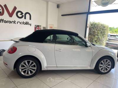 Volkswagen Maggiolino Maggiolino Cabrio 1.2 tsi Design 105cv usata Lonate Pozzolo