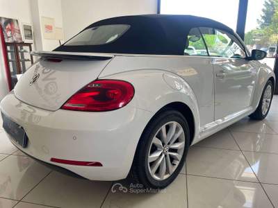 Volkswagen Maggiolino Maggiolino Cabrio 1.2 tsi Design 105cv usata Lonate Pozzolo