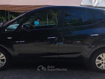 Hyundai ix20 Hyundai ix20 1.4 crdi 77 cv comfort 01/2011 263.000 Nero usata Scandiano