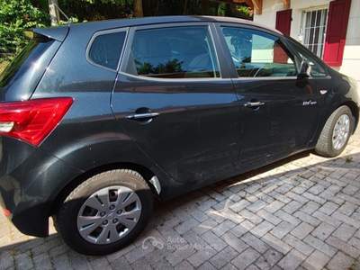 Hyundai ix20 Hyundai ix20 1.4 crdi 77 cv comfort 01/2011 263.000 Nero usata Scandiano