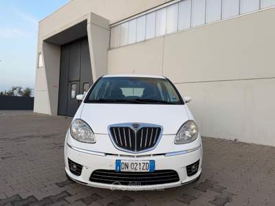 Lancia Musa 1.3 MJT 90 CV EURO 4 - 2008 Bianco usata Corato