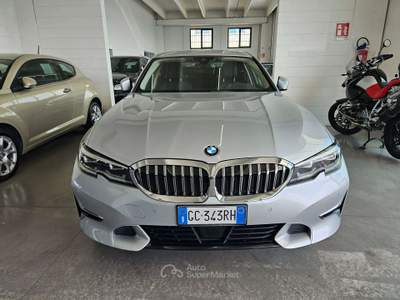 BMW Serie 3 330i 330 Berlina 330i Luxury CV 258 auto Argento usata Martinengo