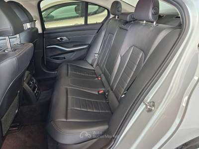BMW Serie 3 330i 330 Berlina 330i Luxury CV 258 auto Argento usata Martinengo