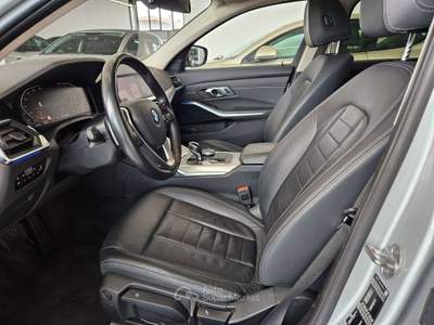 BMW Serie 3 330i 330 Berlina 330i Luxury CV 258 auto Argento usata Martinengo