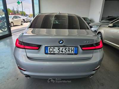 BMW Serie 3 330i 330 Berlina 330i Luxury CV 258 auto Argento usata Martinengo