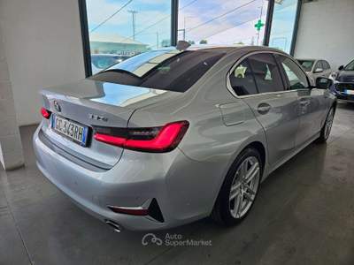 BMW Serie 3 330i 330 Berlina 330i Luxury CV 258 auto Argento usata Martinengo