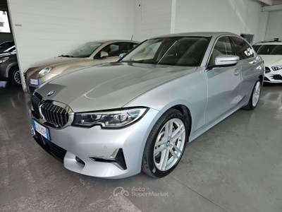 BMW Serie 3 330i 330 Berlina 330i Luxury CV 258 auto Argento usata Martinengo