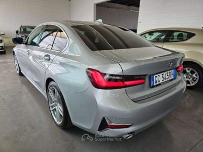 BMW Serie 3 330i 330 Berlina 330i Luxury CV 258 auto Argento usata Martinengo