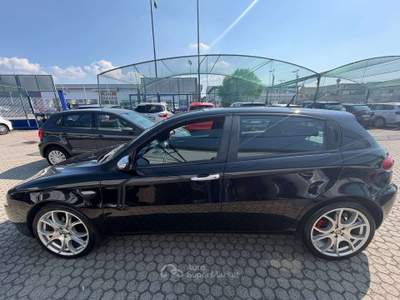 Alfa Romeo 147 147 II 5p 1.9 jtd mjt Distinctive c/esp 150cv Nero usata Torino