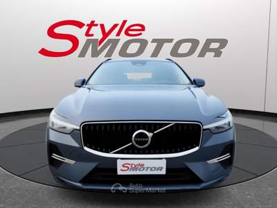 Volvo XC60 B4 (d) automatico Momentum AWD UFFICIALE Grigio usata Fano