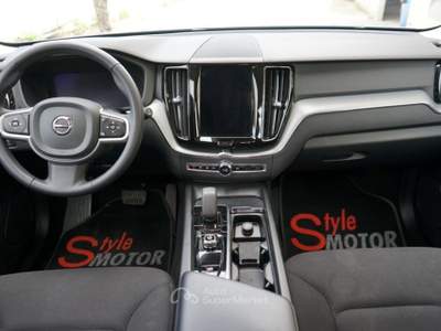 Volvo XC60 B4 (d) automatico Momentum AWD UFFICIALE Grigio usata Fano