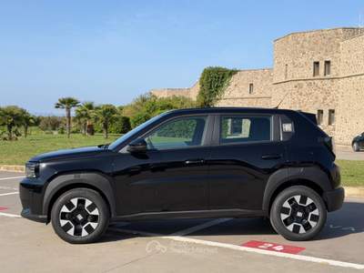 Fiat Grande Panda KM0 HYBRID 110CV ICON AUTOMATICA+NAVI WIFI+PDC Nero usata Civitavecchia