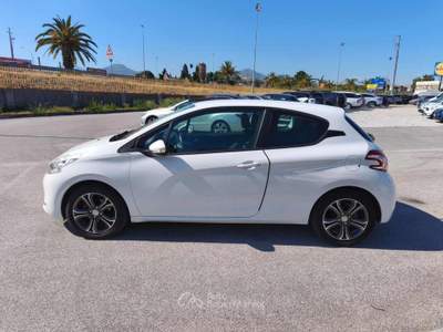 Peugeot 208 1° serie PureTech 82 3 porte Active Bianco usata Milazzo