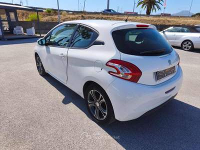 Peugeot 208 1° serie PureTech 82 3 porte Active Bianco usata Milazzo