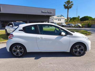 Peugeot 208 1° serie PureTech 82 3 porte Active Bianco usata Milazzo